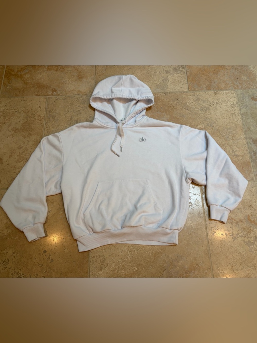 ALO Yoga women’s white Accolade Hoodie